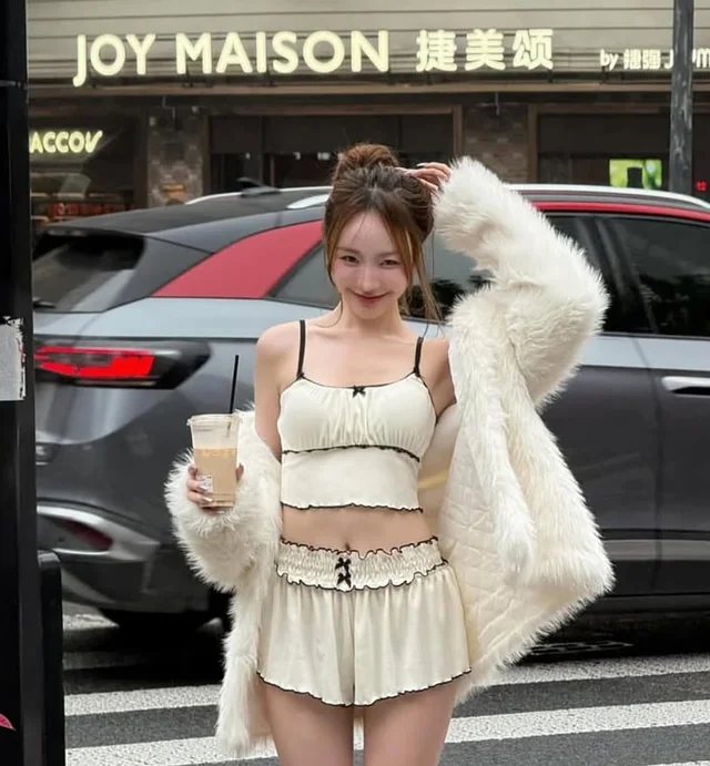 AVAALENE TH Luna Top Shorts ชุดเวียดนาม