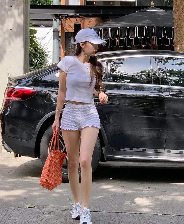 ชุดเซ็ต เสื้อครอปแขนสั้นและกางเกงขาสั้น Feelfree ชุดเวียดนาม thumbnail 7