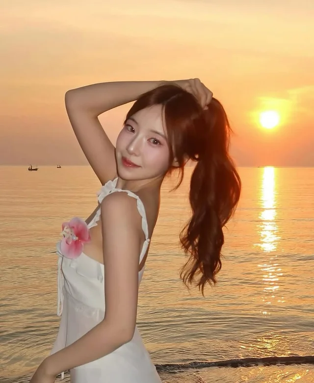 Giltmon Boutique ชุดเซ็ตเสื้อสายเดี่ยวและกระโปรงสั้น thumbnail 4
