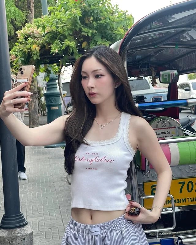 Sistersfabric เสื้อครอปสายเดี่ยวลูกไม้ thumbnail 6