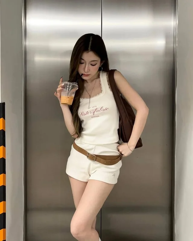 Sistersfabric เสื้อครอปสายเดี่ยวลูกไม้ (alternate)