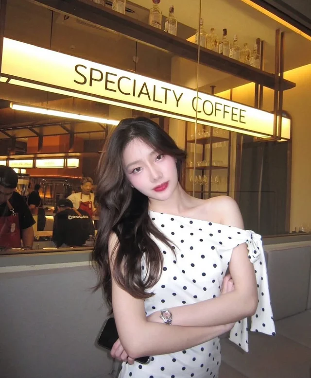 เดรสสั้น Amelie เปิดไหล่ ลายจุด Size S ชุดเวียดนาม thumbnail 10