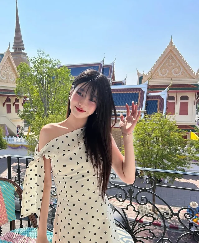 เดรสสั้น Amelie เปิดไหล่ ลายจุด Size S ชุดเวียดนาม thumbnail 4