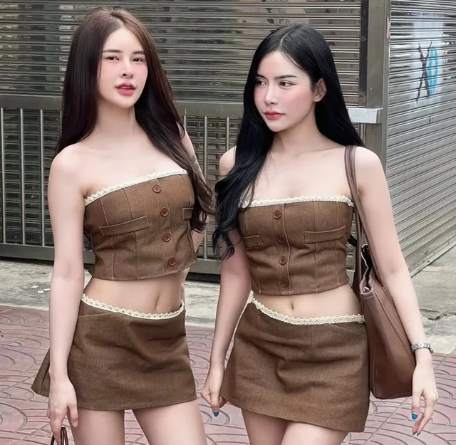 Twogirls hh ชุดเซ็ต 2 ชิ้น เสื้อเกาะอกและกระโปรง Size S