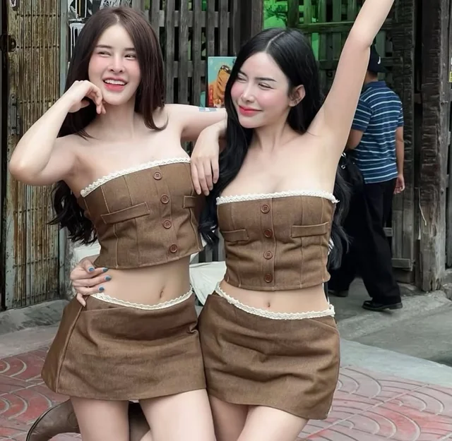 Twogirls hh ชุดเซ็ต 2 ชิ้น เสื้อเกาะอกและกระโปรง Size S (alternate)