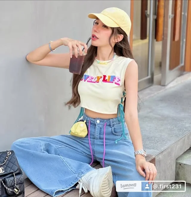 ชุดเซ็ตเสื้อครอปและกางเกงยีนส์ขาบาน thumbnail 3