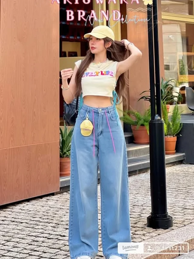 ชุดเซ็ตเสื้อครอปและกางเกงยีนส์ขาบาน thumbnail 2