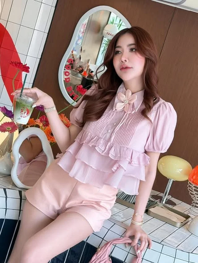 ชุดเซ็ตเสื้อระบายแขนตุ๊กตาและกางเกงขาสั้นสีชมพู Size L (alternate)