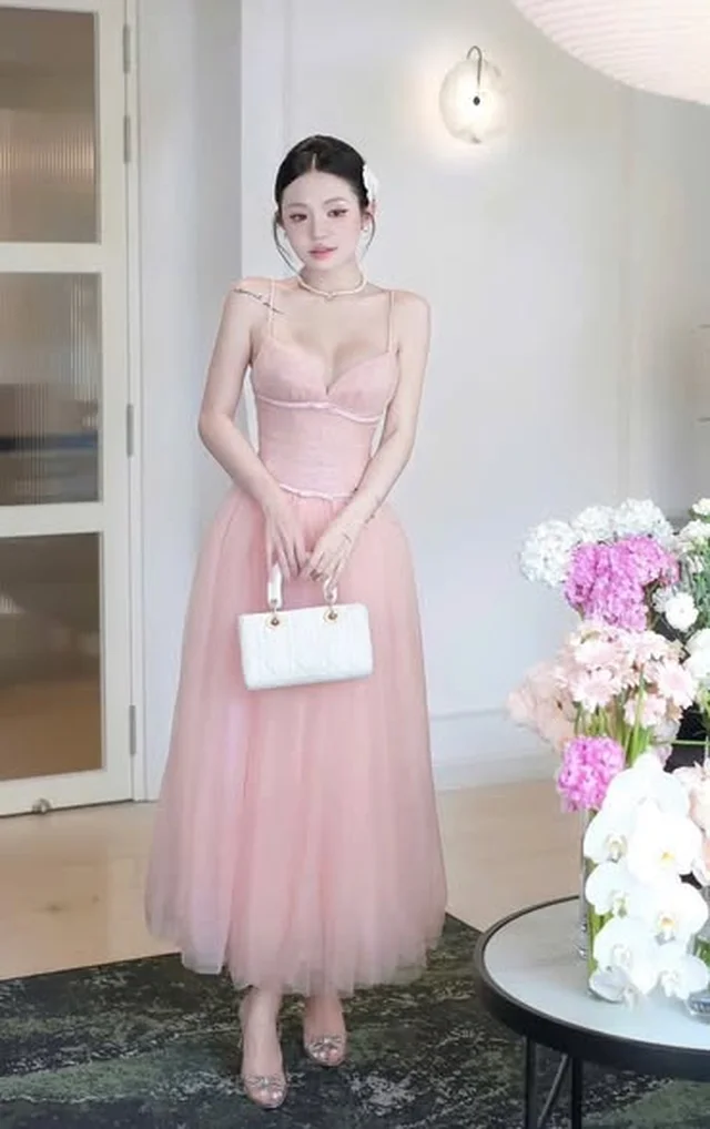 ชุดเดรสสายเดี่ยวเวียดนามกระโปรงฟู Size M