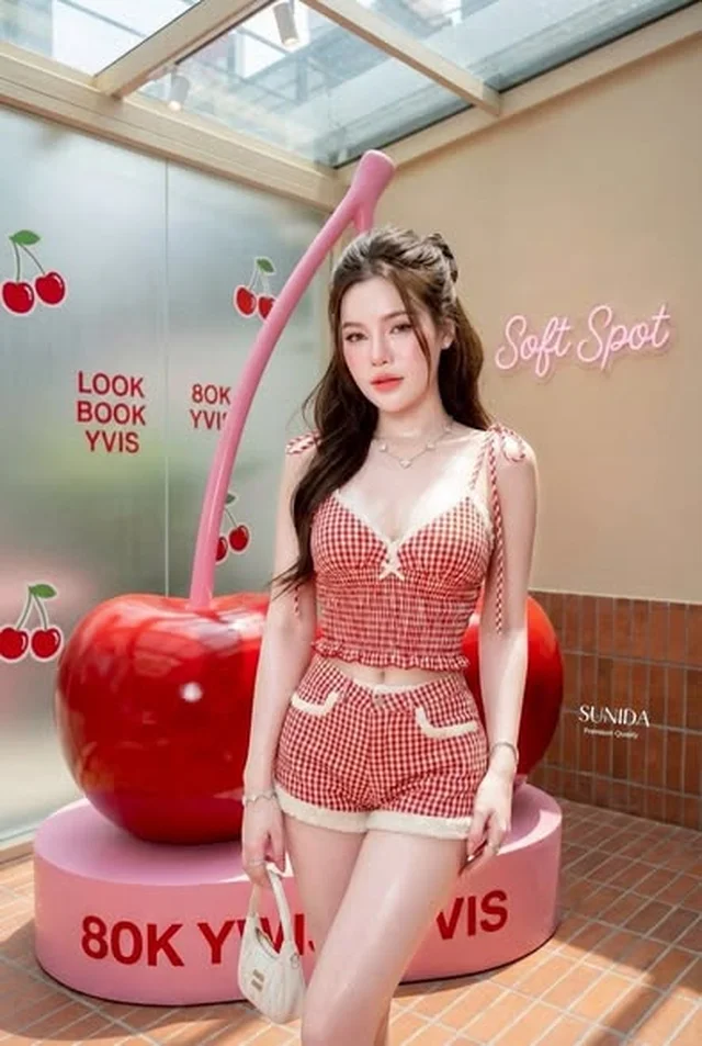 SUNIDA BRAND ชุดเซ็ตลายสก็อตขาวแดง เสื้อสายเดี่ยว กางเกง thumbnail 2