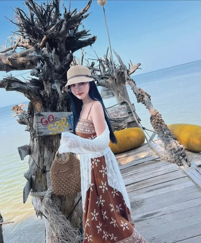 style pang ชุดเซ็ตเสื้อเกาะอกกระโปรงยาวและเสื้อคลุม น้ำตาล thumbnail 3