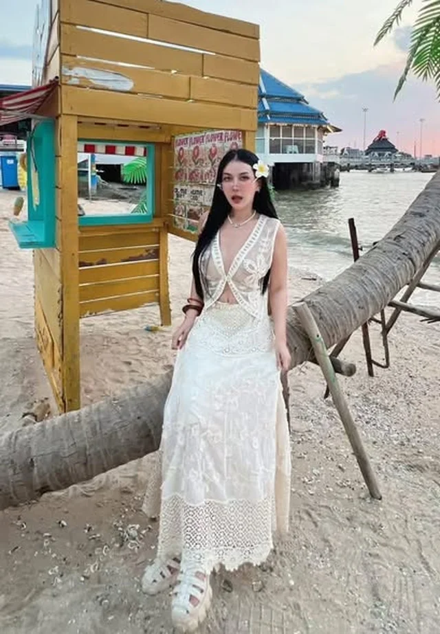 style pang ชุดเซ็ตเสื้อถักครอปและกระโปรงยาวลายปัก ครีม thumbnail 4