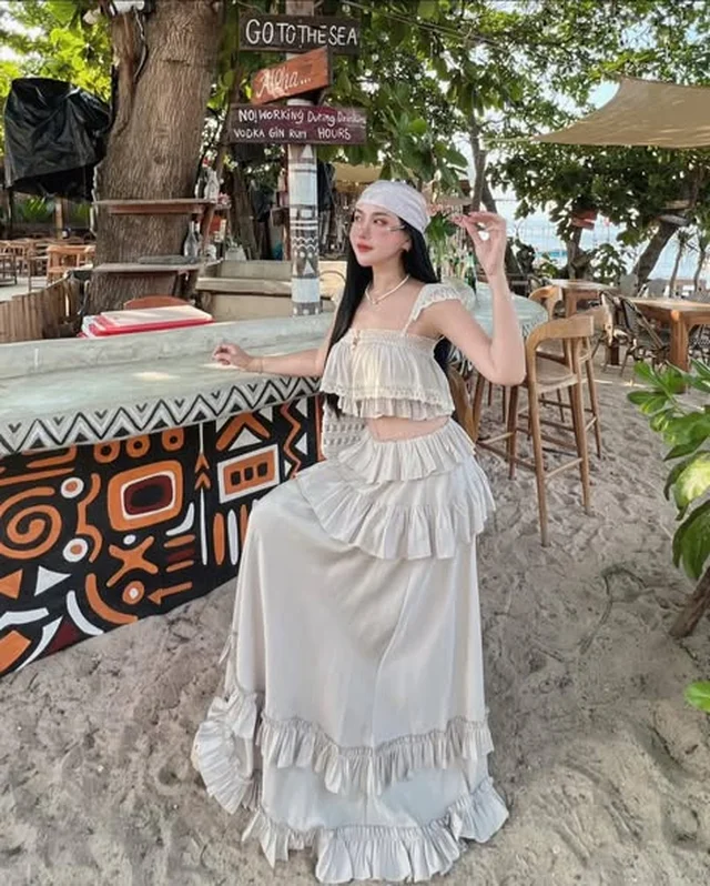 ชุดเซ็ตครอปและกระโปรงยาว STYLE PANG (alternate)