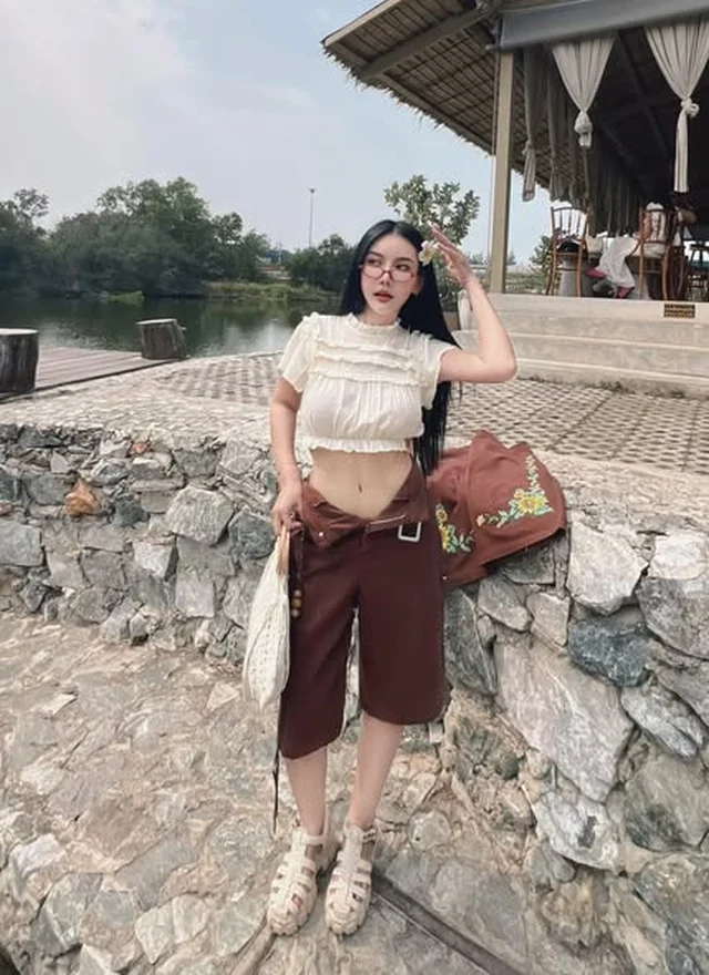 ชุดเซ็ต เสื้อครอปขาวและกางเกงลายดอกทานตะวัน Size M XL (alternate)