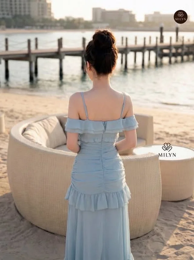 MILYNS เดรสยาวเปิดไหล่สีฟ้า thumbnail 4