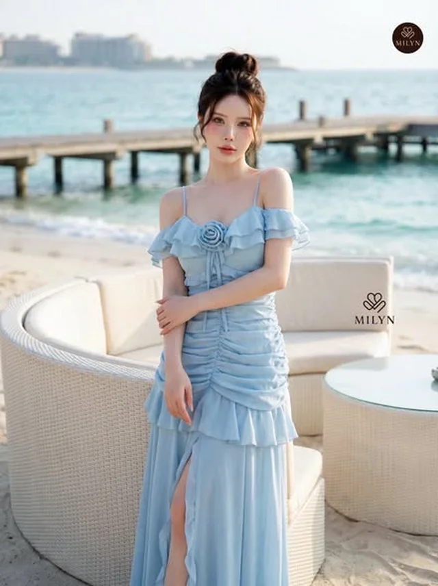 MILYNS เดรสยาวเปิดไหล่สีฟ้า thumbnail 3