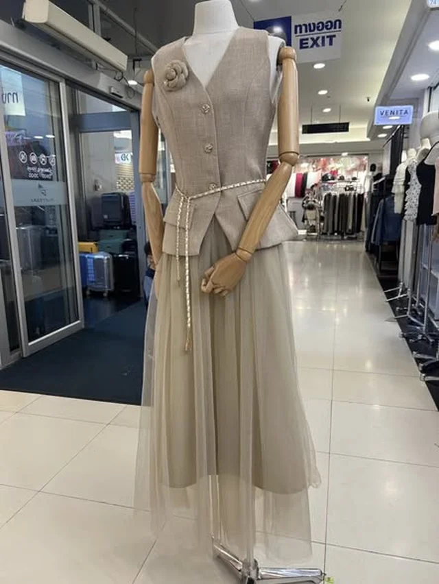Charissa ชุดเซ็ตเสื้อกั๊กและกระโปรงยาวผ้าตาข่าย thumbnail 5