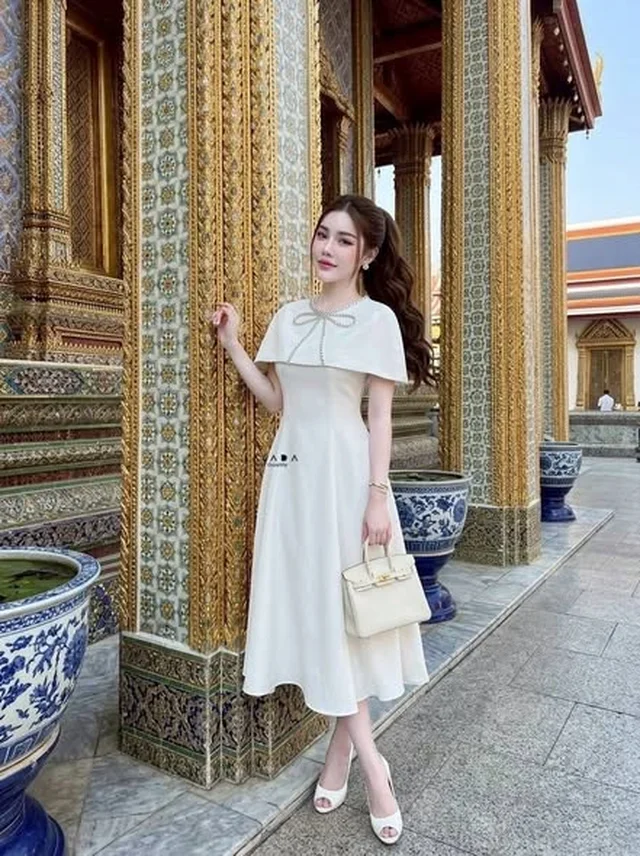 ชุดเดรสยาวพร้อมผ้าคลุมไหล่ LALADA (alternate)