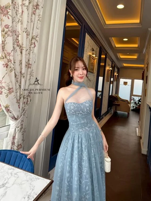 ชุดราตรี BY เฟิร์ส เดรสยาวฟ้าลายดอกไม้ M L XL thumbnail 3