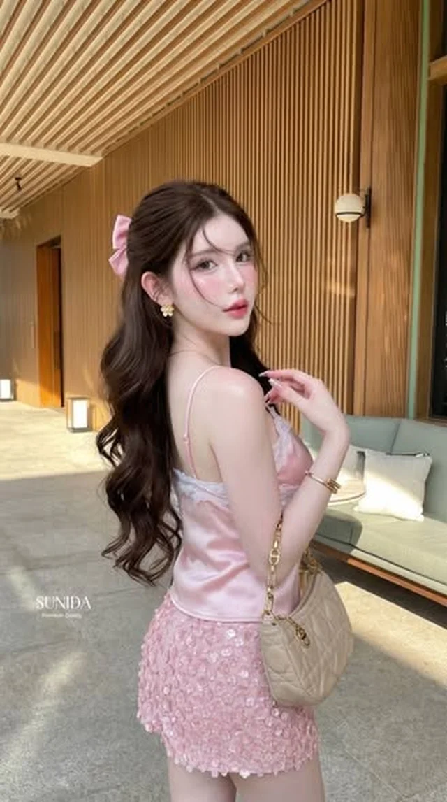 SUNIDA BRAND ชุดเซทเสื้อสายเดี่ยวผ้าซาตินและกระโปรงเลื่อมเกล็ดดอกไม้ Size L thumbnail 3