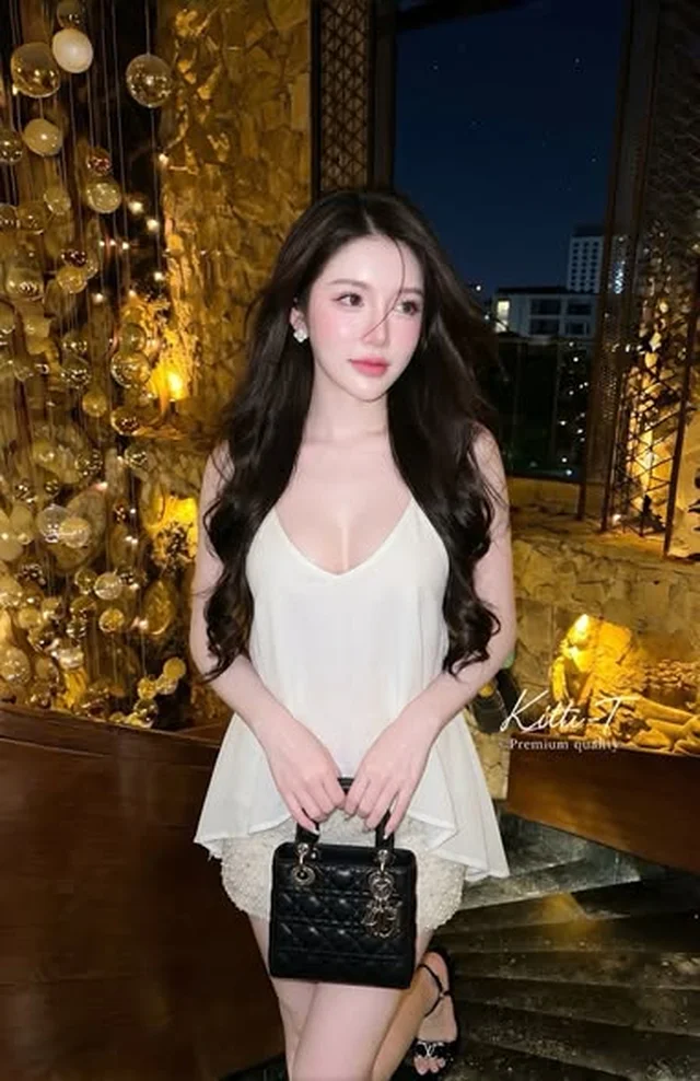 Kitti T Premium quality เซทเสื้อสายเดี่ยวคอวีและกระโปรงสั้นปักมุกคริสตัล Size L thumbnail 3