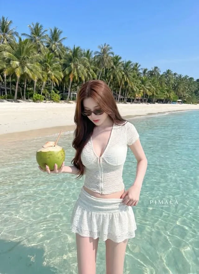 Pimala Brand เซ็ตเสื้อลูกไม้แขนสั้นและกระโปรงกางเกงลูกไม้ thumbnail 3