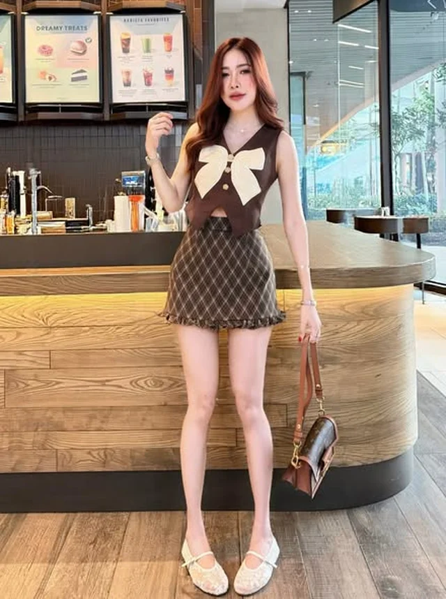 ชุดเซ็ตเสื้อกั๊กโบว์กับกระโปรงลายสก๊อต thumbnail 4