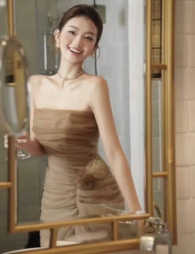 เดรสยาวเกาะอกผ้าชีฟองจับจีบผ่าหน้า thumbnail 2