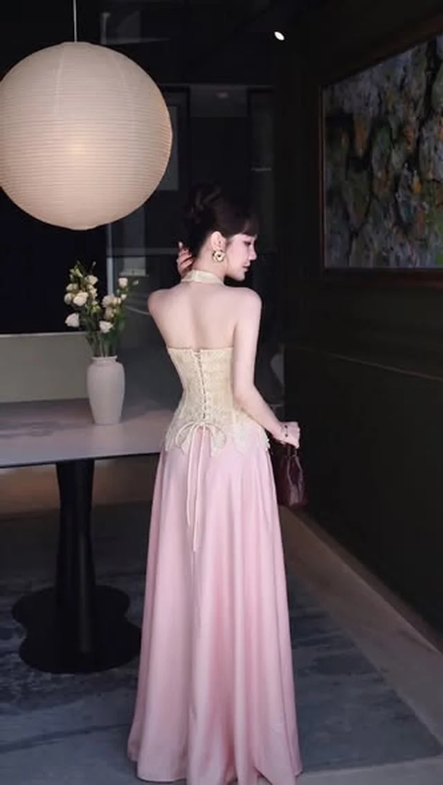 ชุด Set Top Skirt เสื้อลูกไม้คล้องคอและกระโปรงซาตินยาว Size M thumbnail 5
