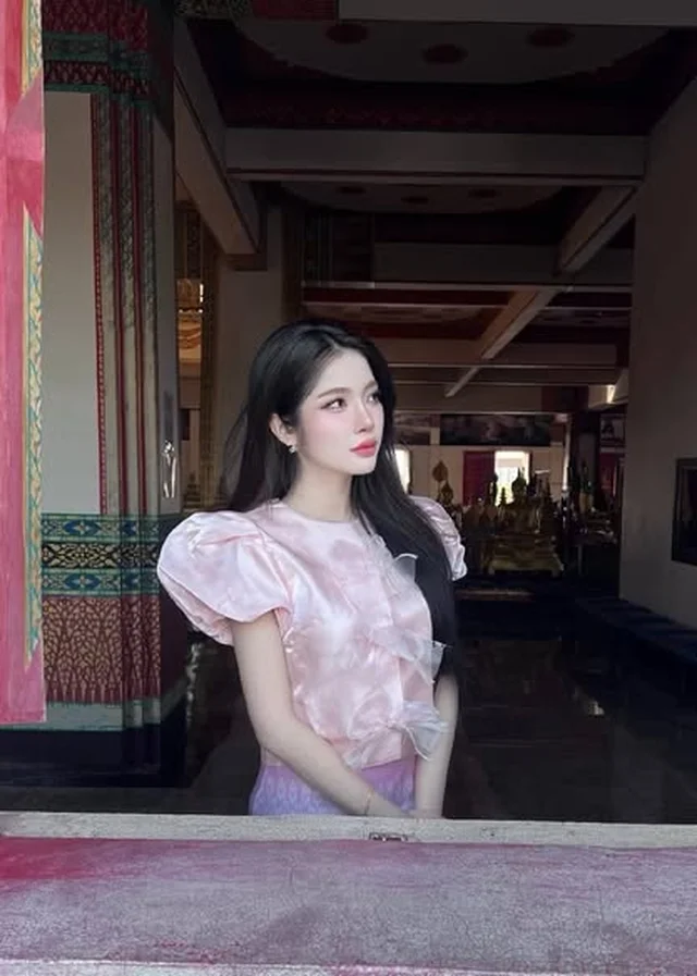 ชุดไทยประยุกต์ เสื้อแขนพอง คู่ผ้าถุงลายไทย Lalaya Brand thumbnail 4