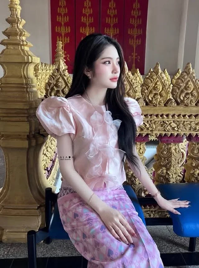 ชุดไทยประยุกต์ เสื้อแขนพอง คู่ผ้าถุงลายไทย Lalaya Brand thumbnail 2