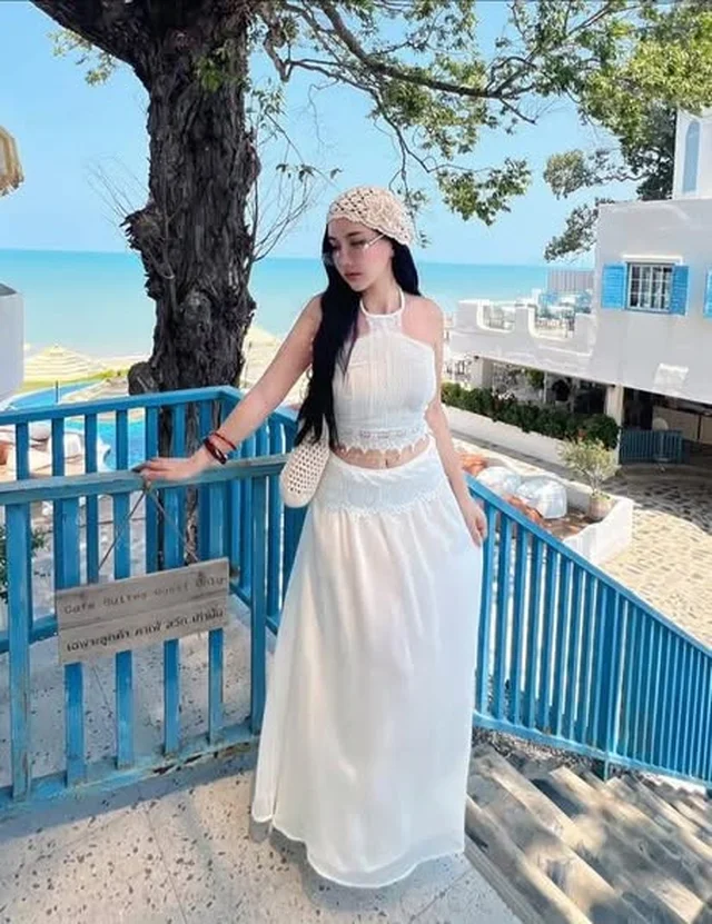 ชุดเซ็ตเสื้อครอปผูกคอและกระโปรงยาว Size L thumbnail 4