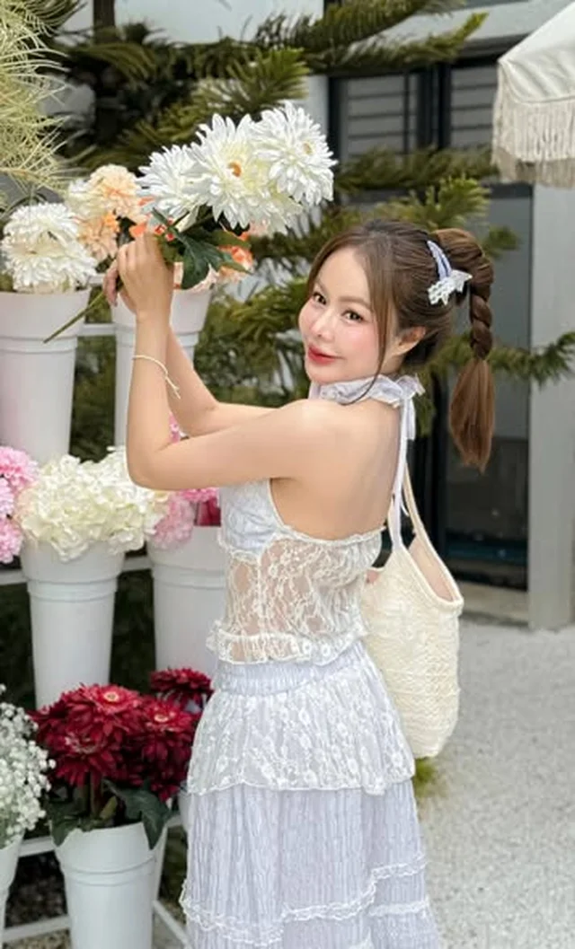 เดรสยาวสีม่วงพาสเทล ผ้าลูกไม้และระบาย MISSAGALE (alternate)