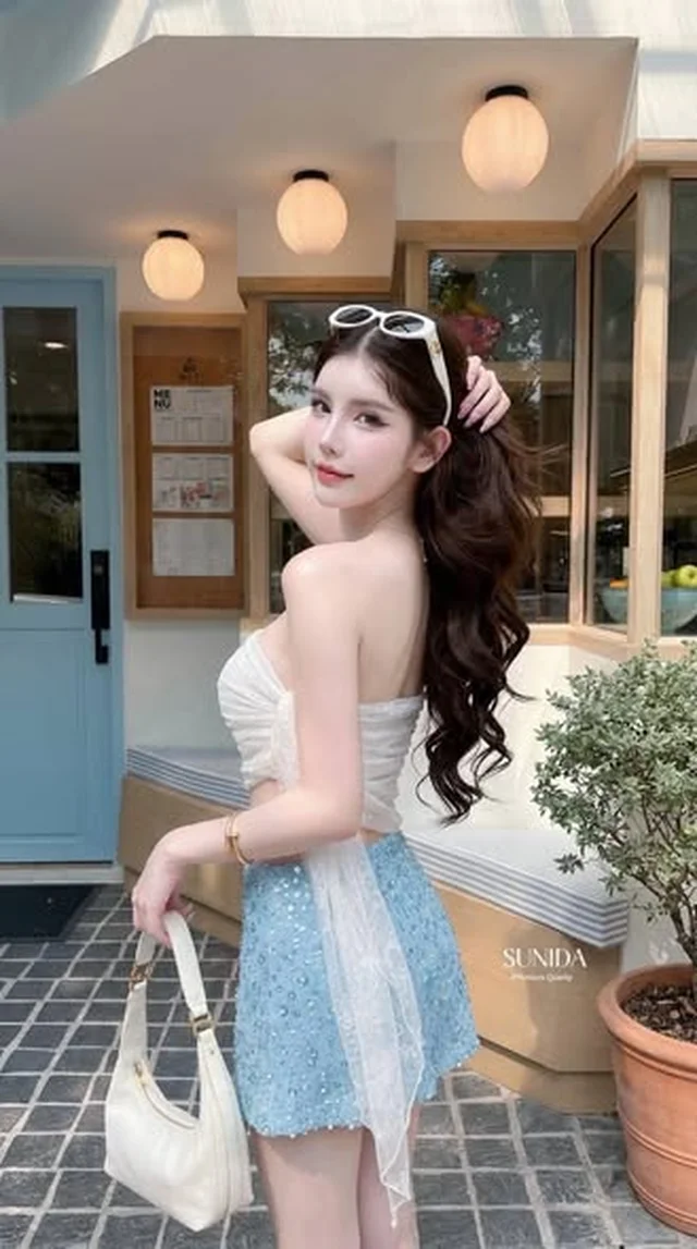 ชุดเซ็ต SUNIDA BRAND เสื้อเกาะอกสีขาวและกระโปรงสั้นสีฟ้าวิ้ง thumbnail 3