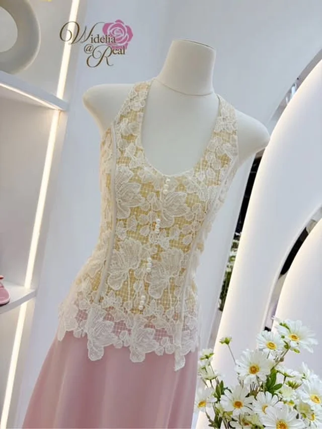 ชุดเซ็ต Aileen Brand เสื้อคล้องคอลูกไม้สีครีมและกระโปรงยาวสีชมพู thumbnail 3