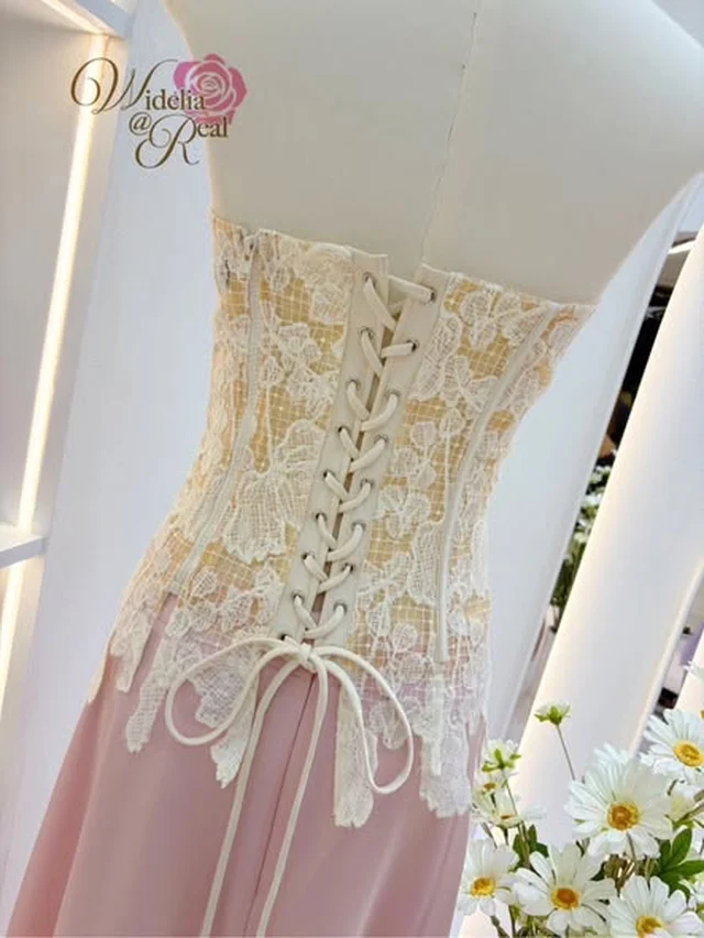 ชุดเซ็ต Aileen Brand เสื้อคล้องคอลูกไม้สีครีมและกระโปรงยาวสีชมพู (alternate)