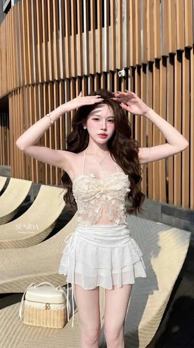 ชุดเซ็ต SUNIDA BRAND เสื้อผูกคอระบายลูกไม้คู่กระโปรงสั้น thumbnail 2