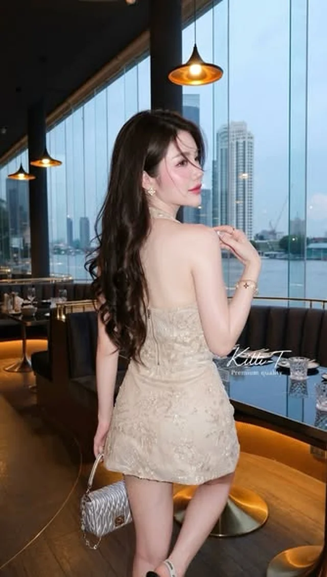 ชุดเซ็ต Kitti T คล้องคอสีเบจ Size L (alternate)