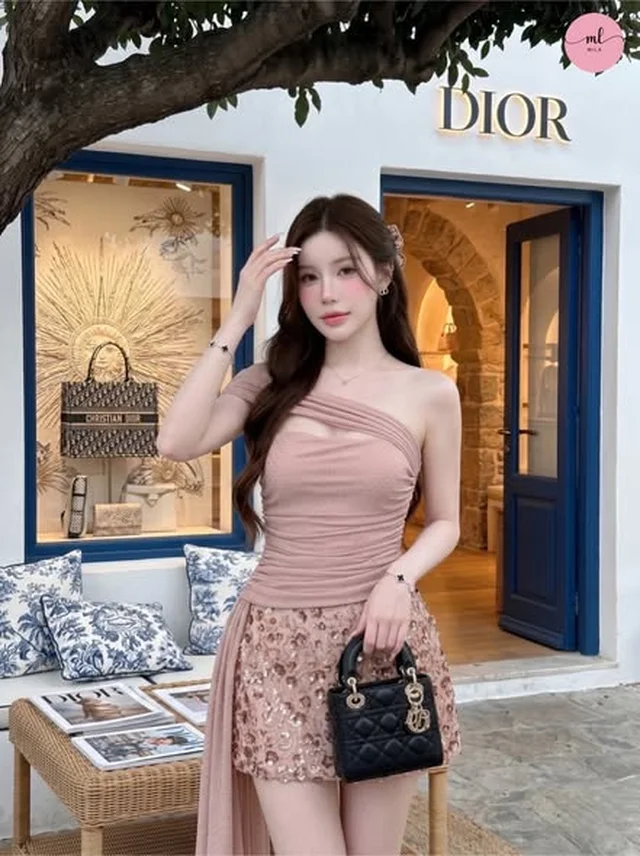 ชุดเซ็ตเสื้อไหล่เดียวและกระโปรงสั้นเลื่อมโทนชมพู Size L thumbnail 2