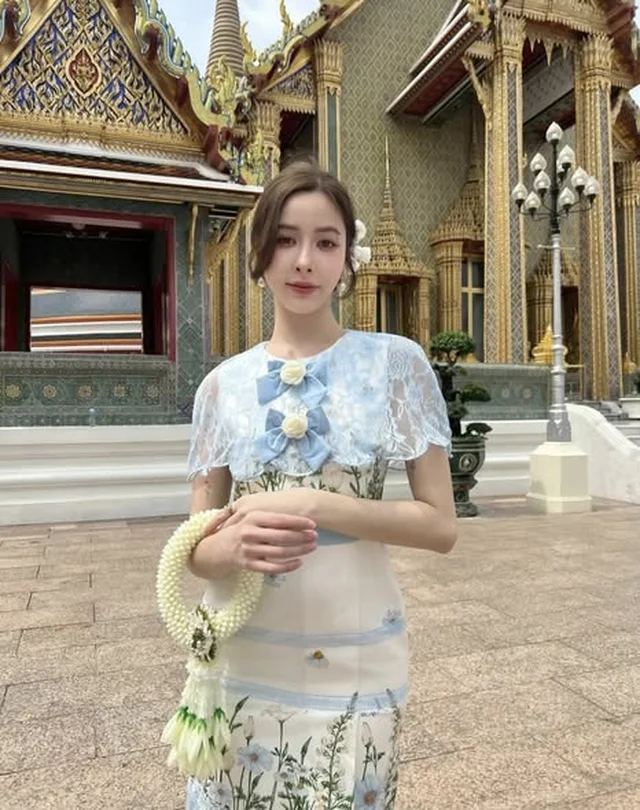ชุดไทยประยุกต์โทนฟ้าพาสเทล (alternate)