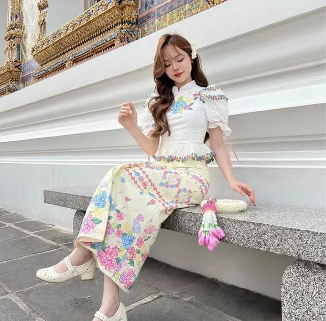 Paradise Thai Jirada ชุดไทยประยุกต์งานปักดอกไม้ thumbnail 2