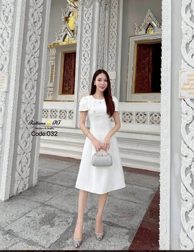 เดรสยาวสีขาวแขนพอง A line Code 032 by Rattana PT (alternate)