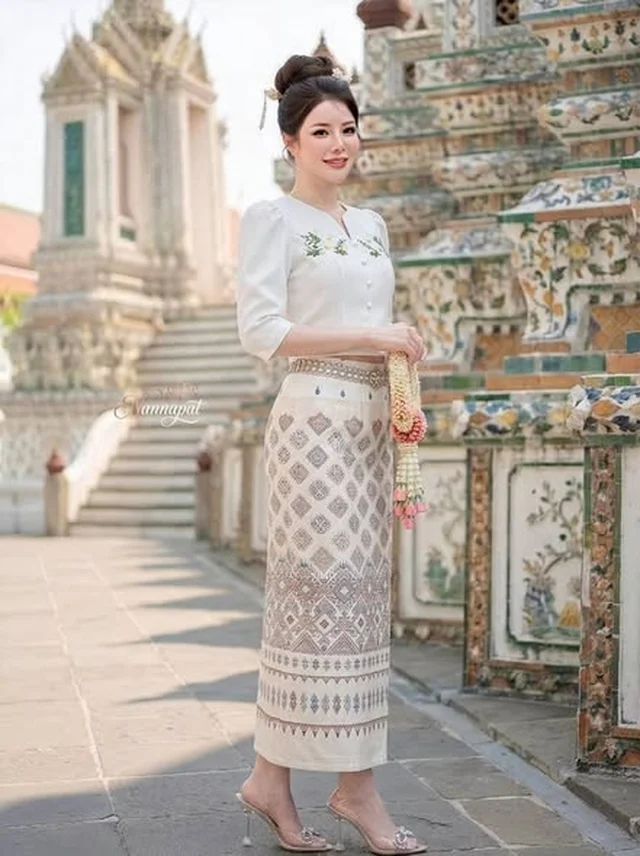 ชุดไทยประยุกต์ Nannapat โทนครีม ขาว thumbnail 2