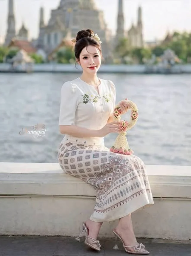 ชุดไทยประยุกต์ Nannapat โทนครีม ขาว thumbnail 3