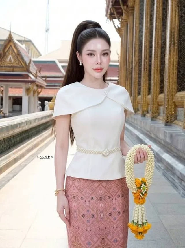 ชุดไทยประยุกต์ LALADA โทนชมพู ขาว เสื้อคอปก thumbnail 3