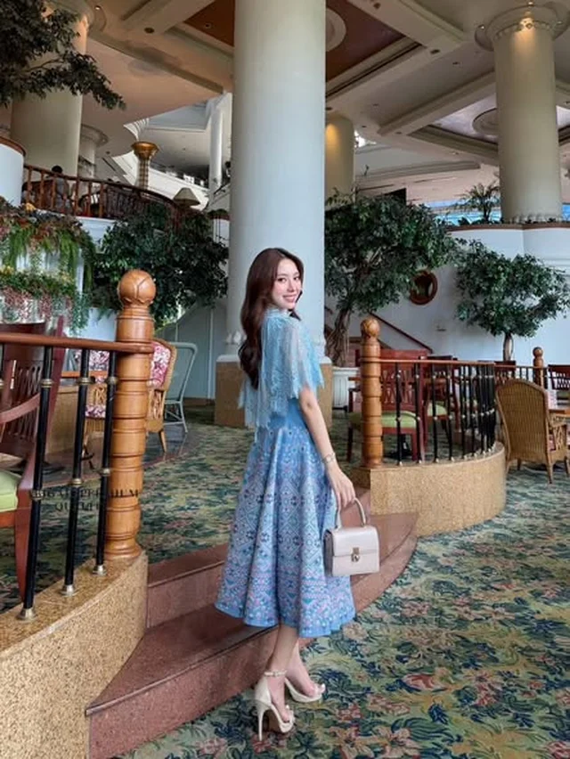 ชุดเดรสออกงาน Abigail โทนฟ้า thumbnail 2