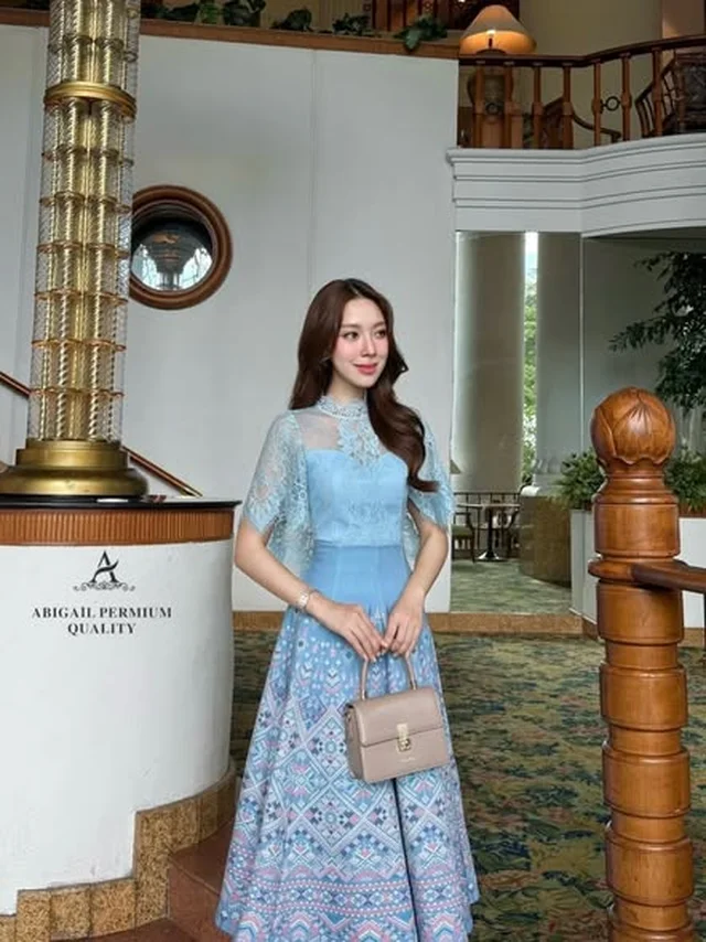 ชุดเดรสออกงาน Abigail โทนฟ้า thumbnail 3