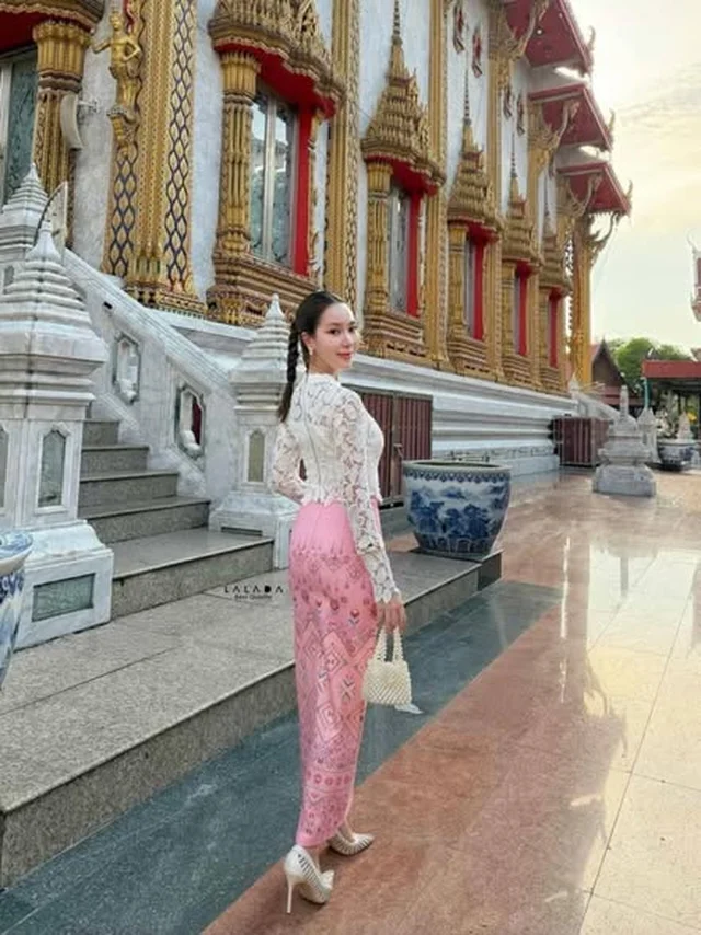 ชุดไทยประยุกต์ Abigail โทนชมพู ขาว เสื้อลูกไม้ (alternate)