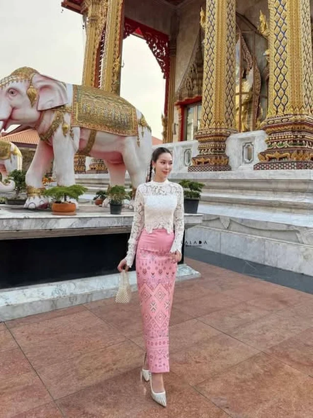 ชุดไทยประยุกต์ Abigail โทนชมพู ขาว เสื้อลูกไม้ thumbnail 3