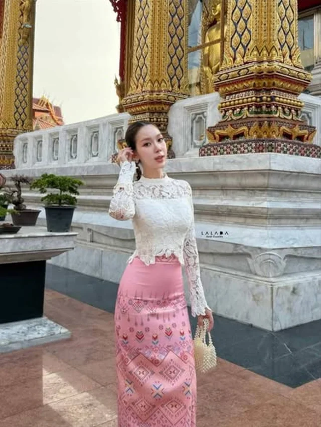 ชุดไทยประยุกต์ Abigail โทนชมพู ขาว เสื้อลูกไม้ thumbnail 4